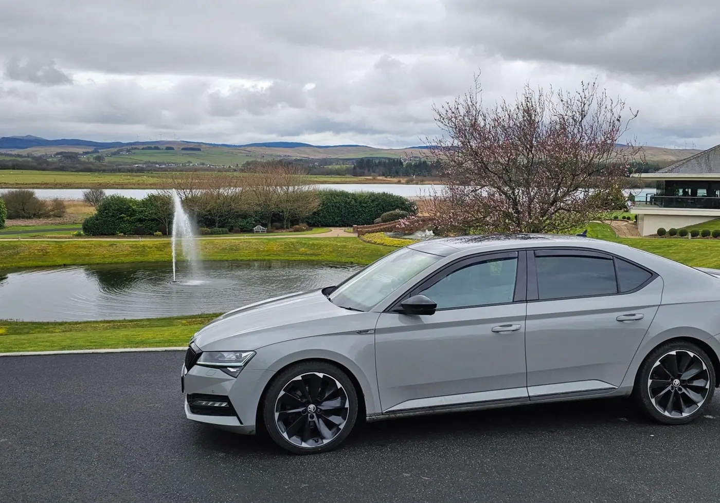 Skoda Superb 4x4 grey euro 6 executive